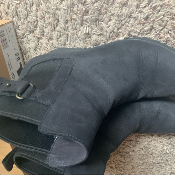 UGG Indra boot black size 8.5 - Picture 3 of 10